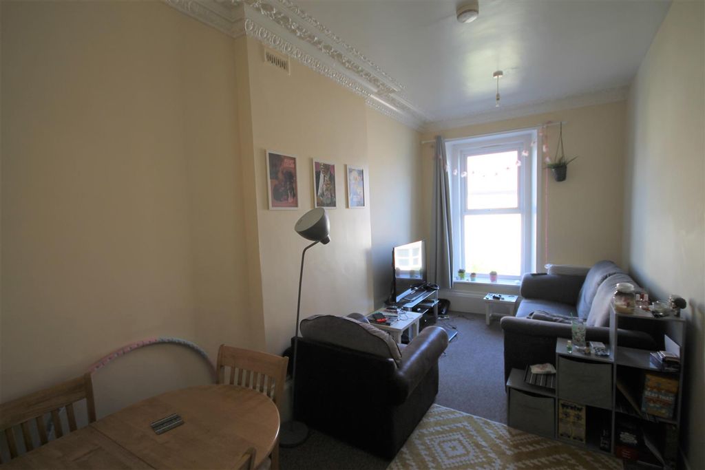 Property photo 3 of 7 Lounge.Jpg