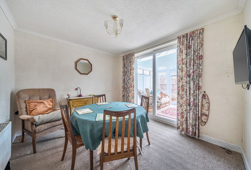 Property photo 3 of 11 1404497-6-69778A2...