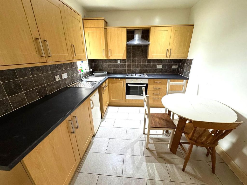 Property photo 2 of 11 Kitchen