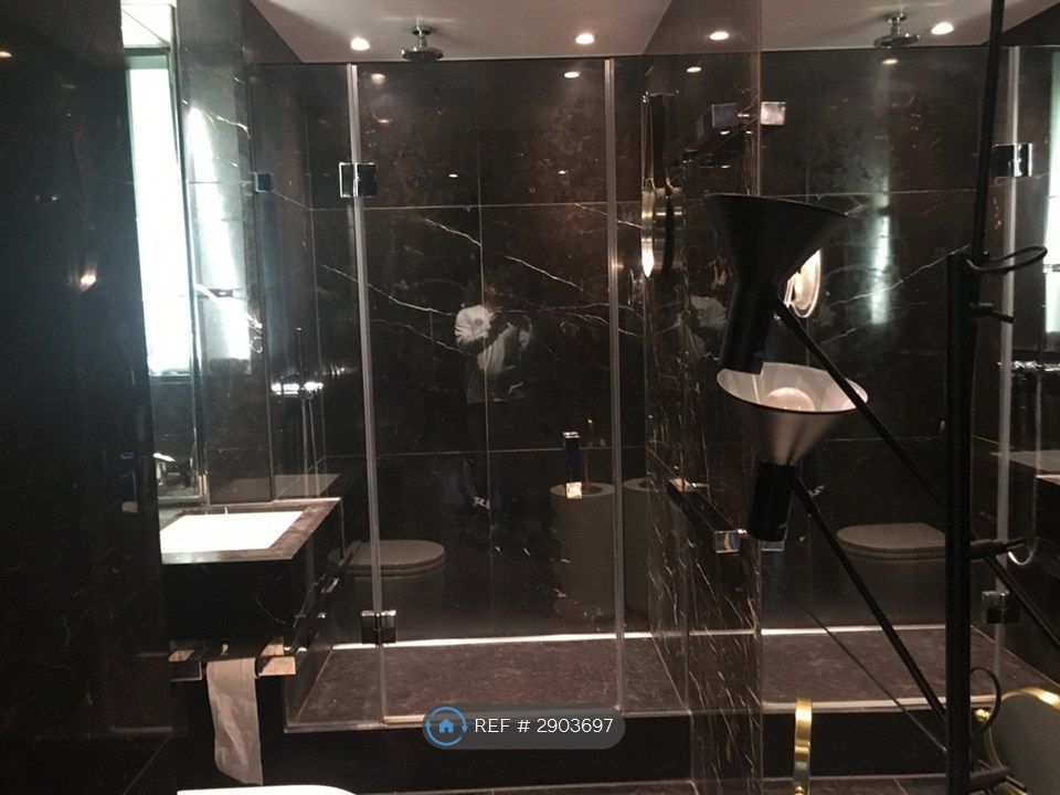 Property photo 3 of 10 Bathroom