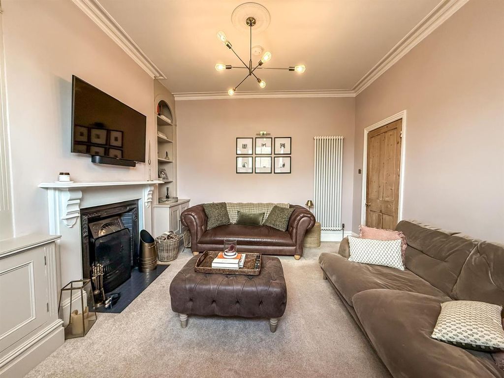 Property photo 3 of 24 Living Room