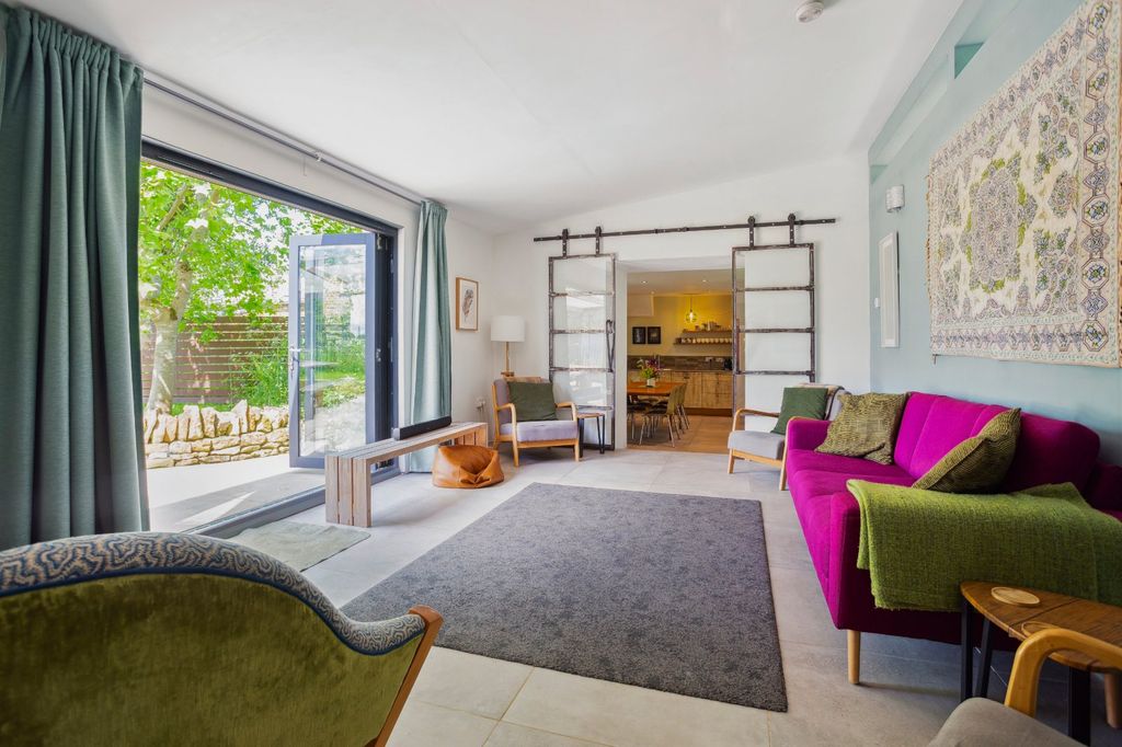 Property photo 1 of 16 Sitting Room