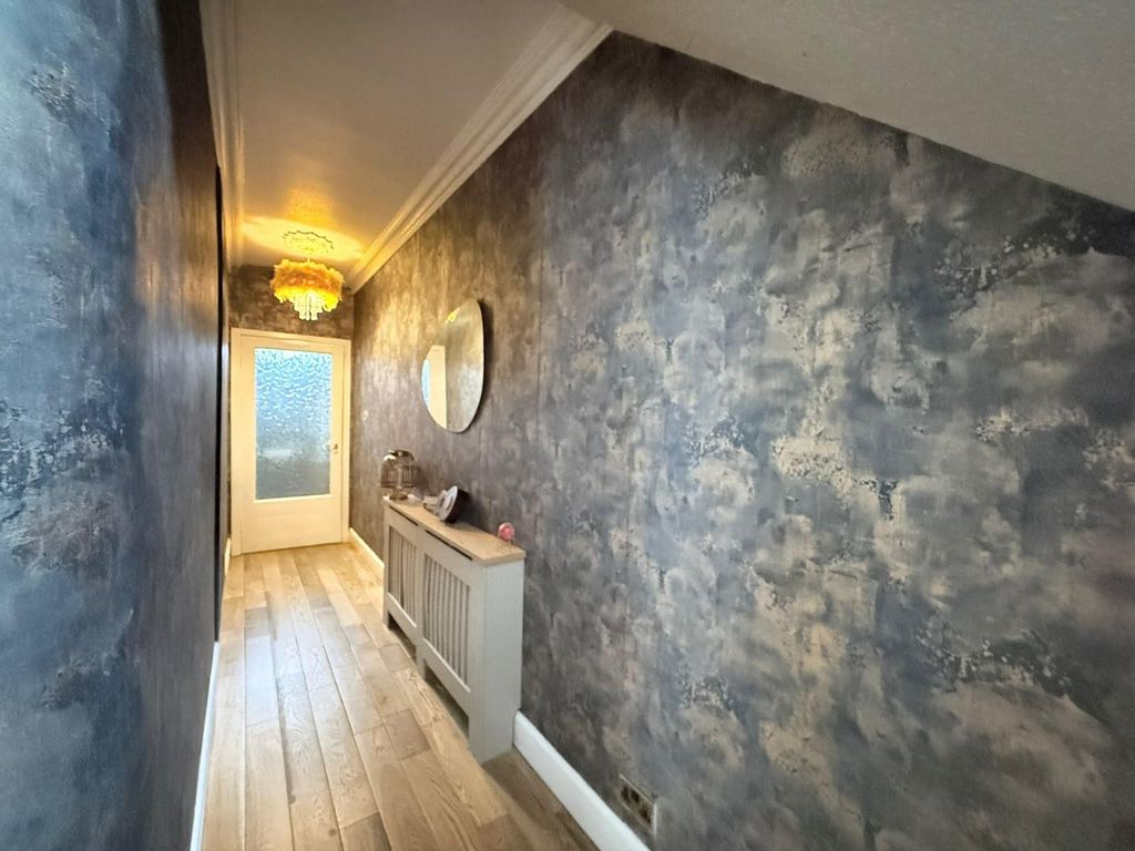 Property photo 2 of 28