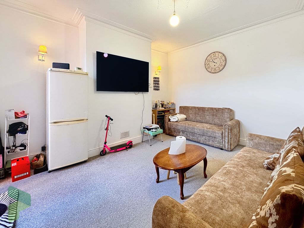 Property photo 3 of 17 Living Room