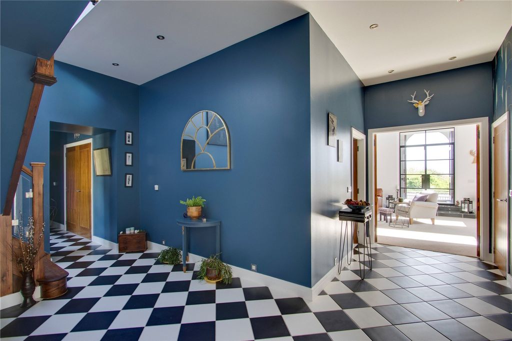 Property photo 2 of 22 Hallway