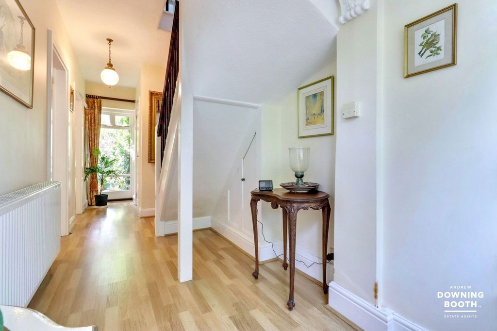 Property photo 3 of 35