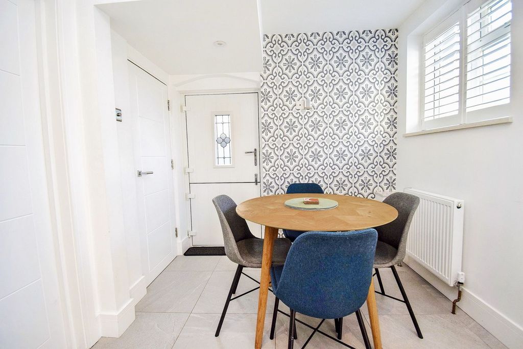 Property photo 3 of 20 Dining Area