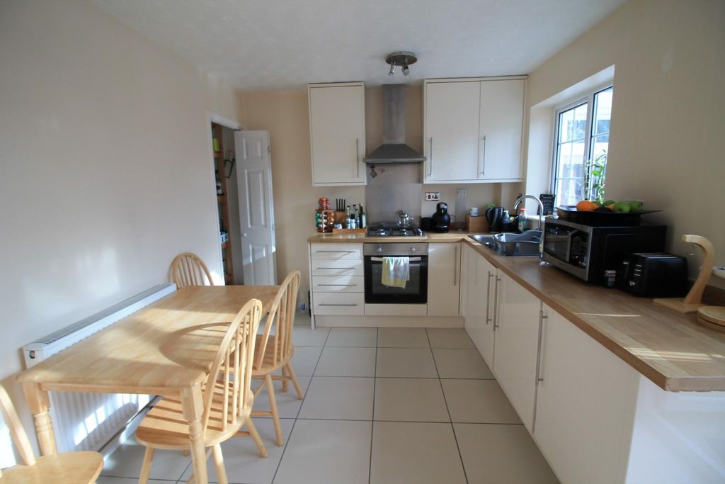 Property photo 2 of 6 Kitchen.Jpg