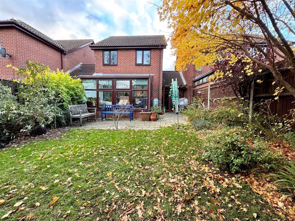 Property photo 3 of 9 Garden.Jpg