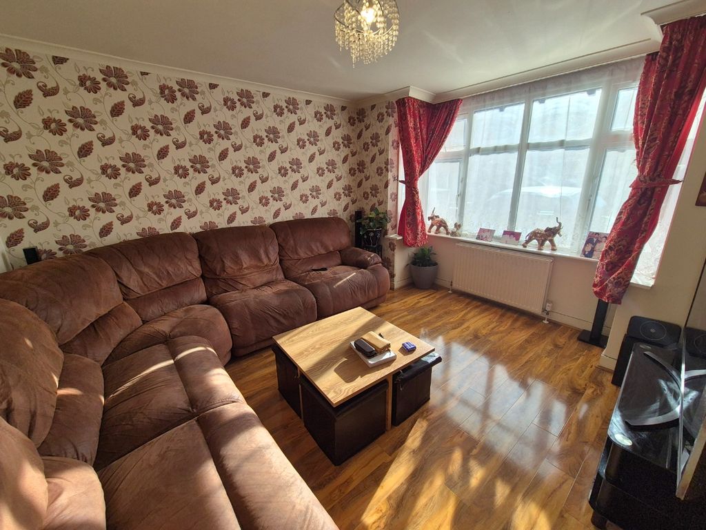 Property photo 3 of 11 4507262