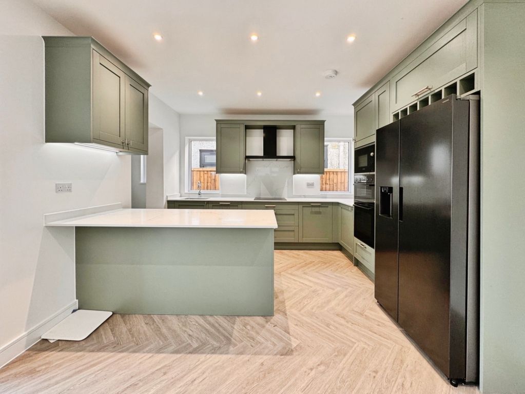 Property photo 2 of 19 Pbox-Kitchen-376448.Jpg