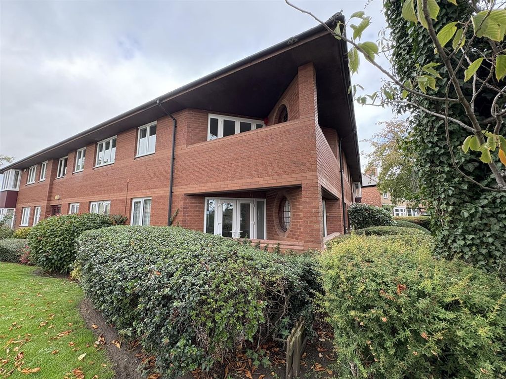 Property photo 1 of 14 Externally