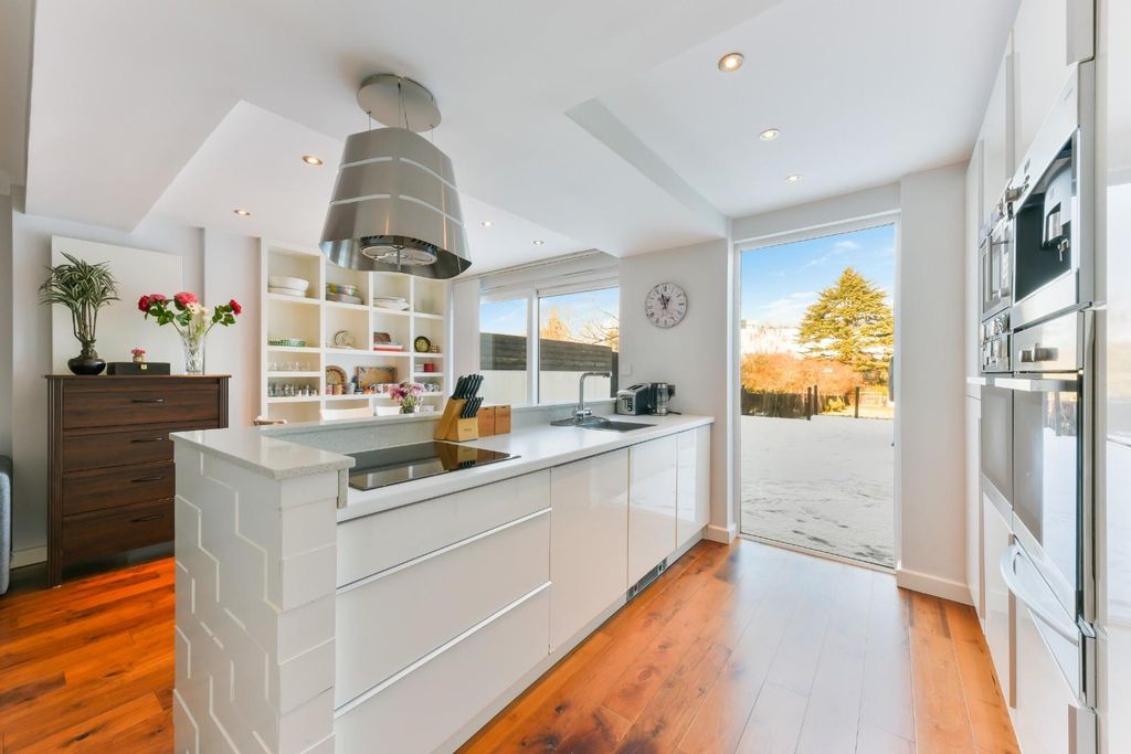 Property photo 3 of 15 Palmersfield Road,  (10).Jpg