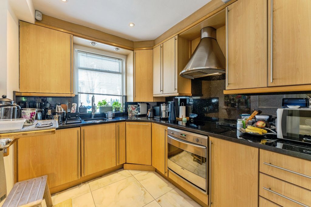 Property photo 2 of 19 Kitchen