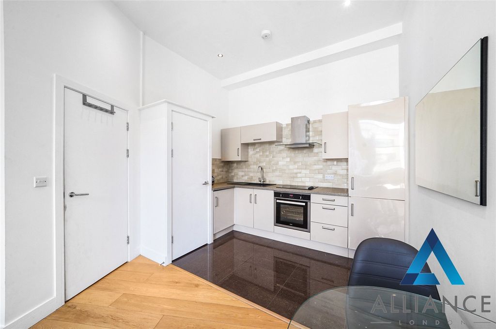 Property photo 2 of 7 Picture No. 17