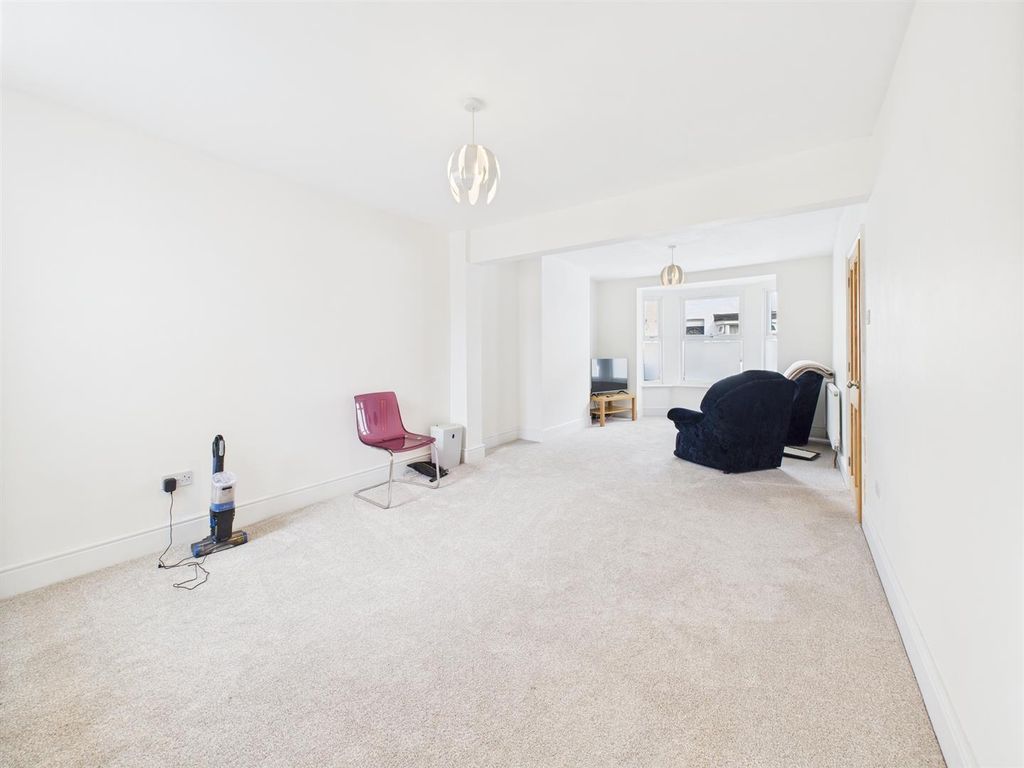 Property photo 3 of 14 Cam04907G0-Pr0269-Still009.Jpg