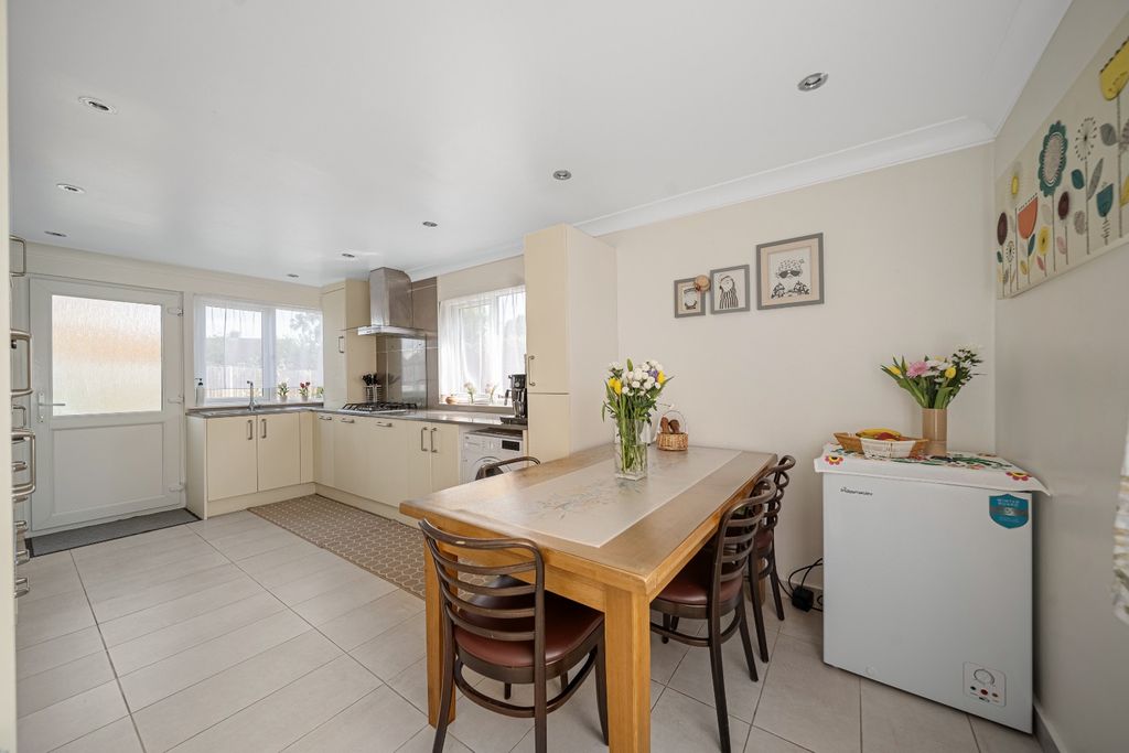 Property photo 3 of 19 4964274