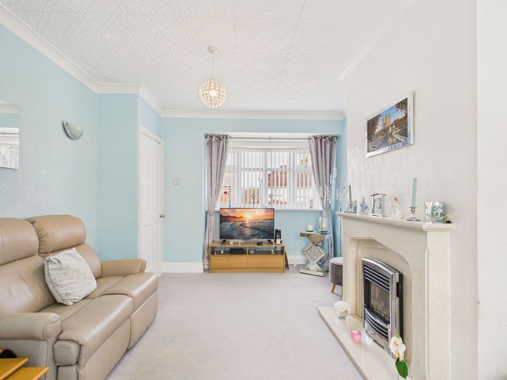 Property photo 2 of 12 Lounge