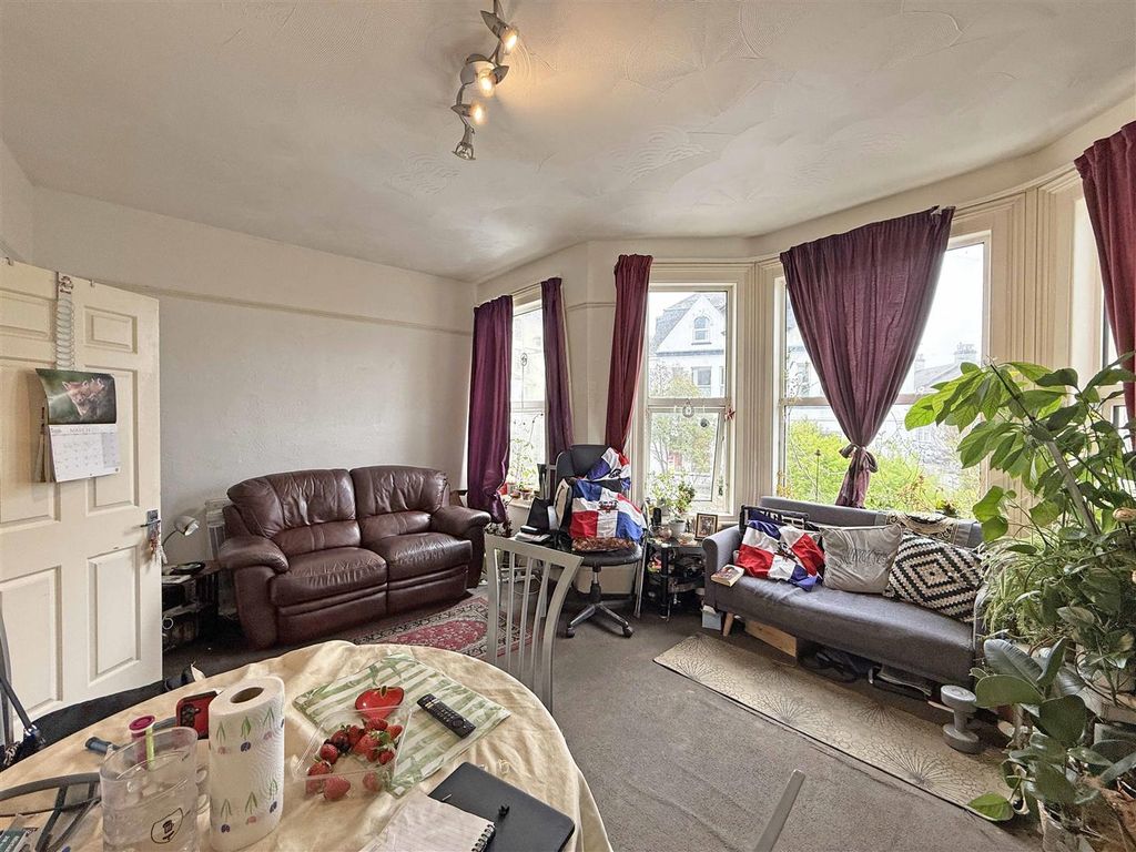Property photo 3 of 7 Pentillie Road 10 Flat 4 Lounge 3.Jpg