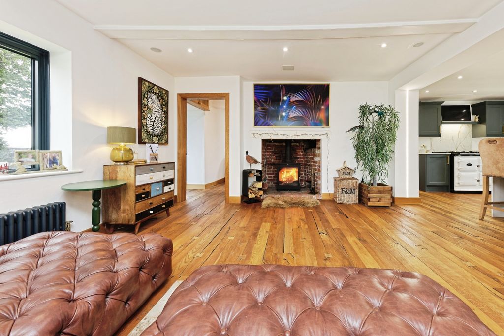 Property photo 2 of 50 Cinema Room