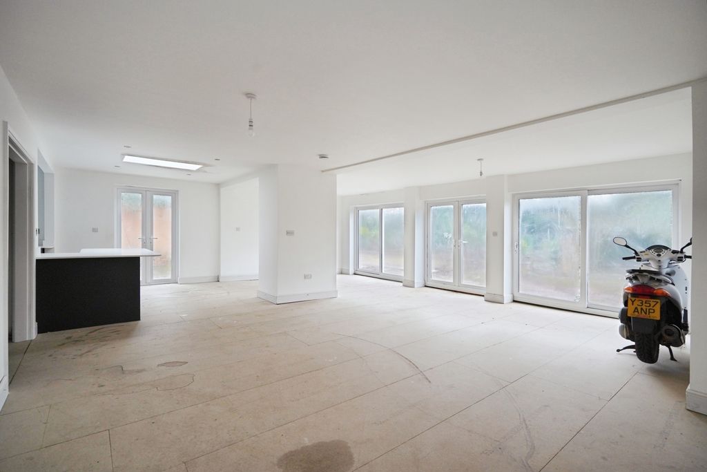 Property photo 3 of 37 Pbox-Img.Jpg