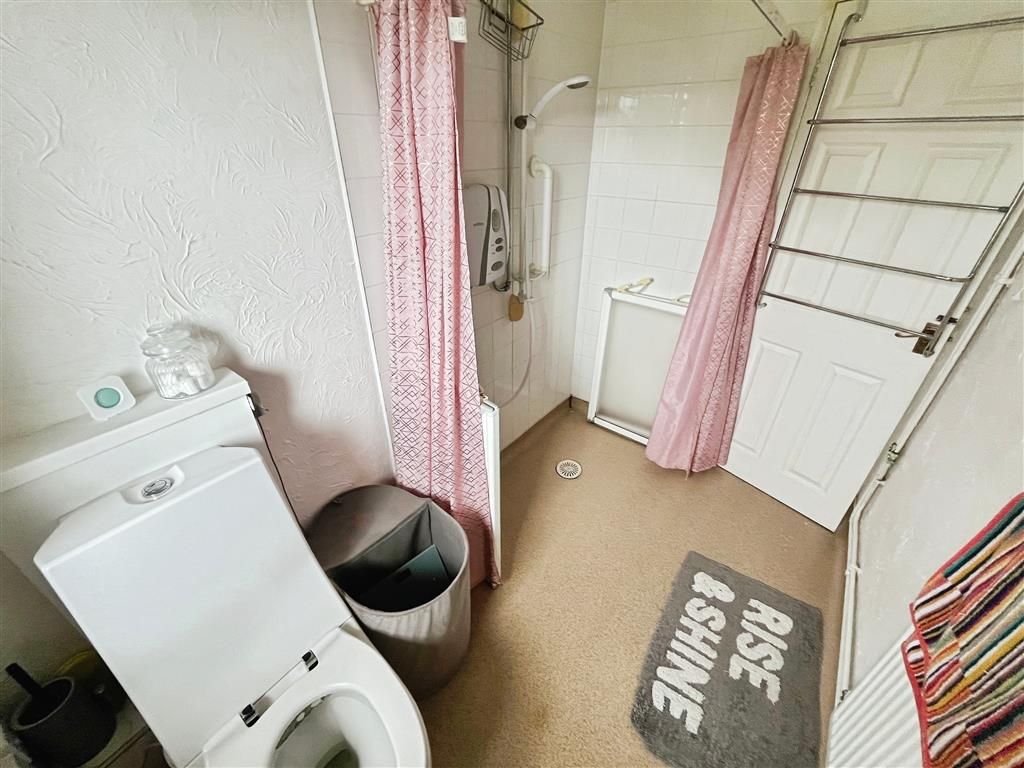 Property photo 3 of 7 Bathroom