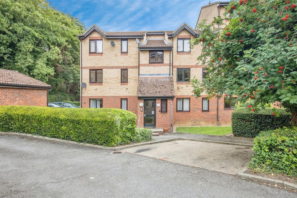 Property photo 1 of 9 Bedroom 2