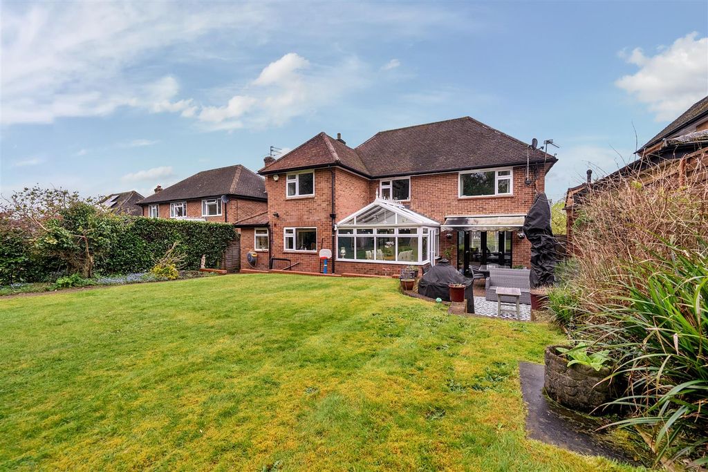 Property photo 2 of 13 Garden