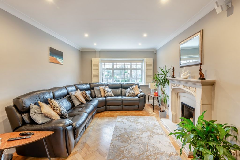 Property photo 2 of 16 Picture No. 63