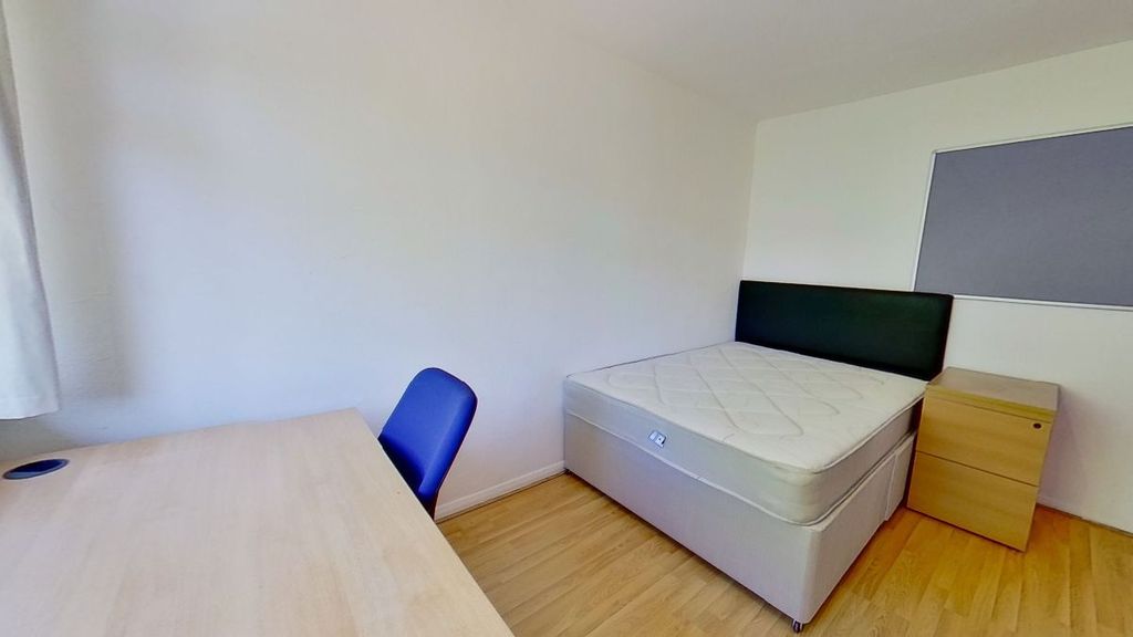 Property photo 2 of 28