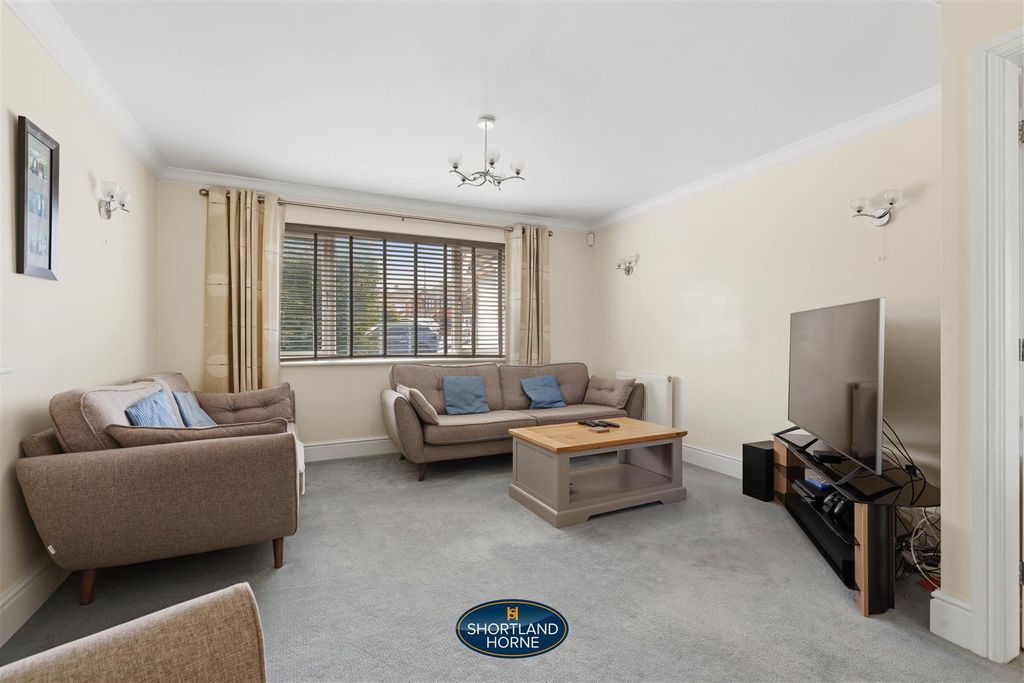 Property photo 3 of 26 3 Finnemore Close (15 Of 28).Jpg