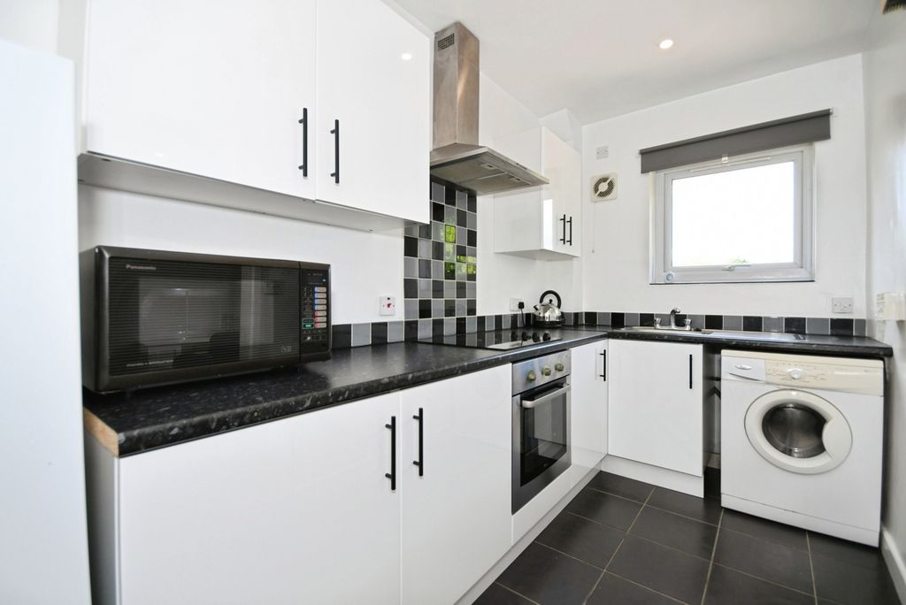 Property photo 2 of 17 Photo