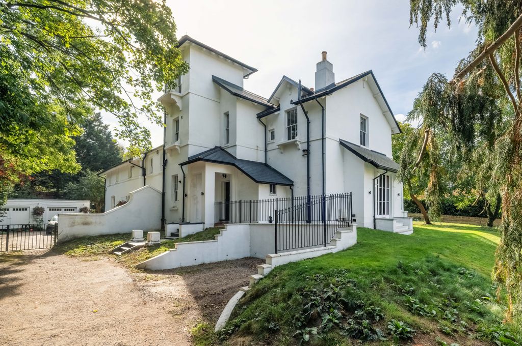 Property photo 2 of 29