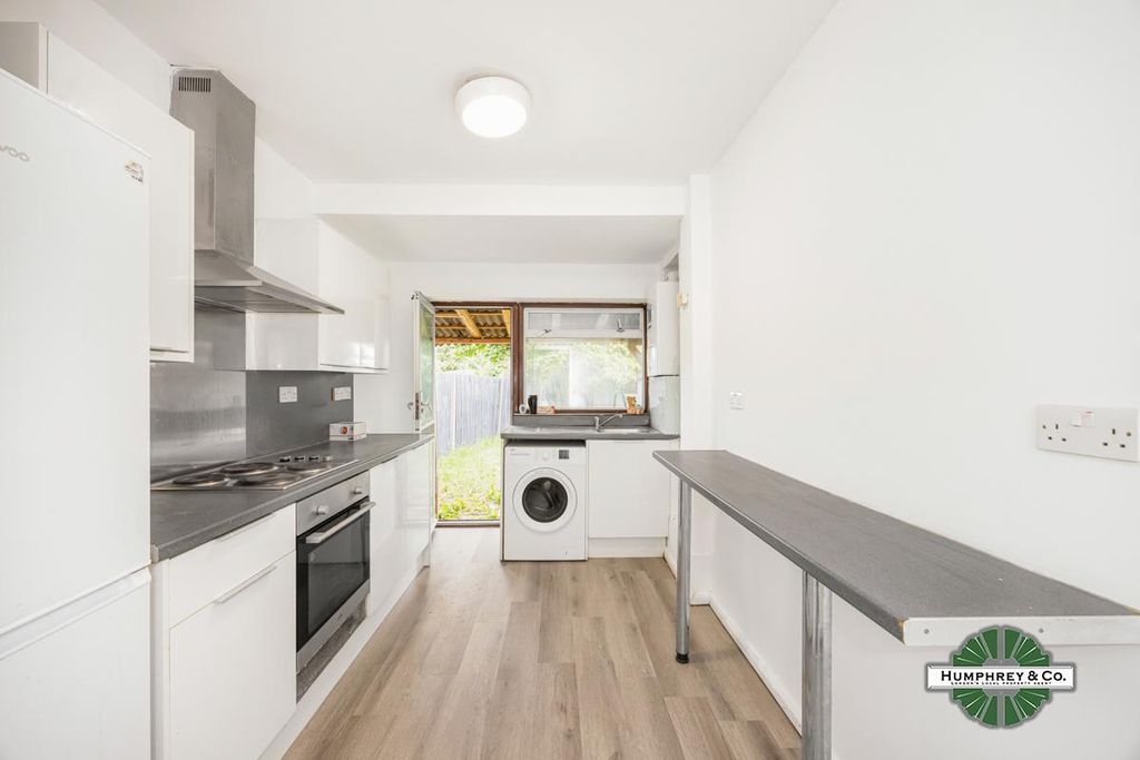 Property photo 1 of 16 Broomfield Road -002 (13).Jpg