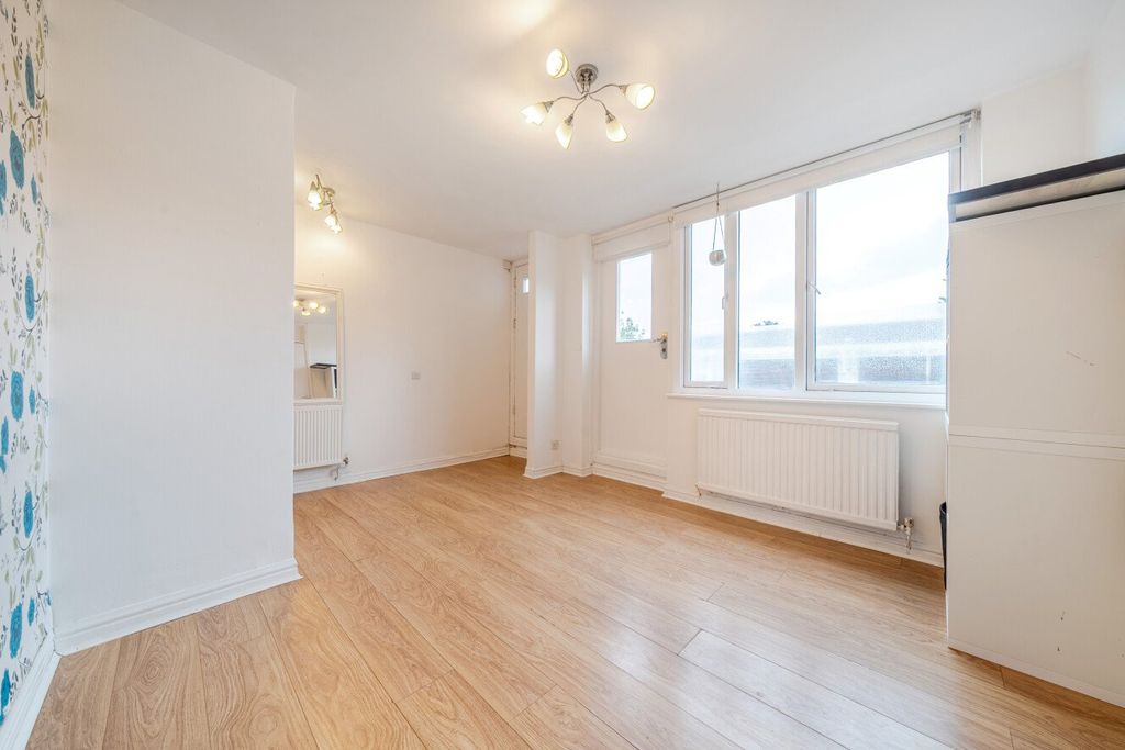Property photo 1 of 10 Picture No. 02
