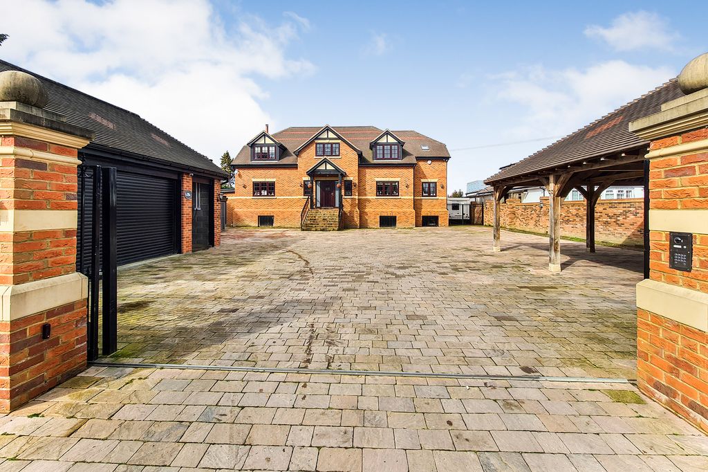 Property photo 1 of 19 Front