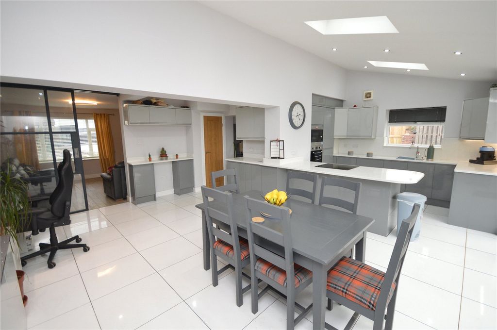 Property photo 2 of 14 Picture 2