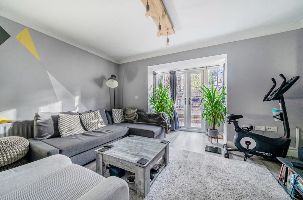 Property photo 3 of 10 1376884-1-6915F5B...