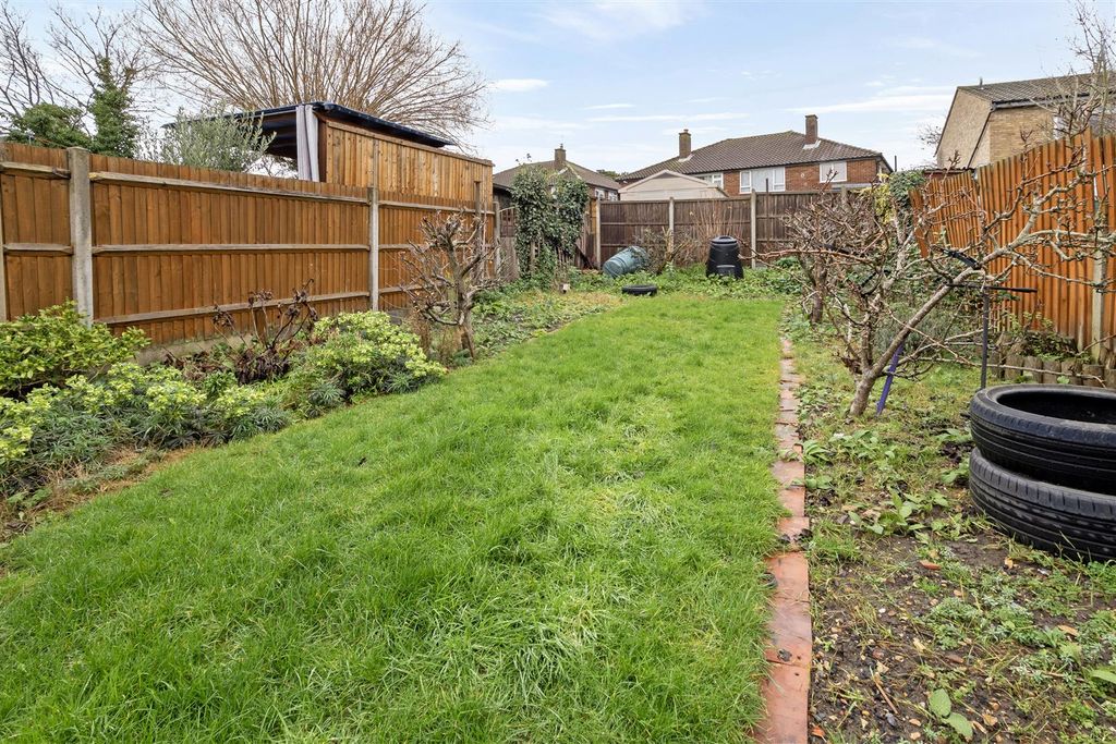 Property photo 3 of 11 Leafield Road 9-031.Jpg