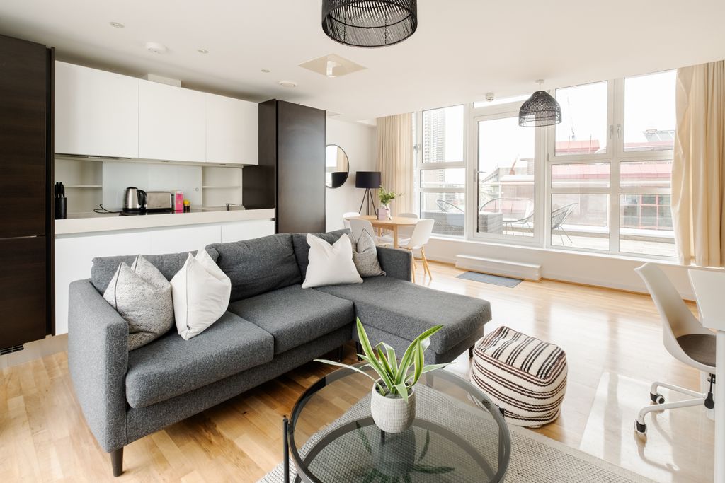 Property photo 2 of 20