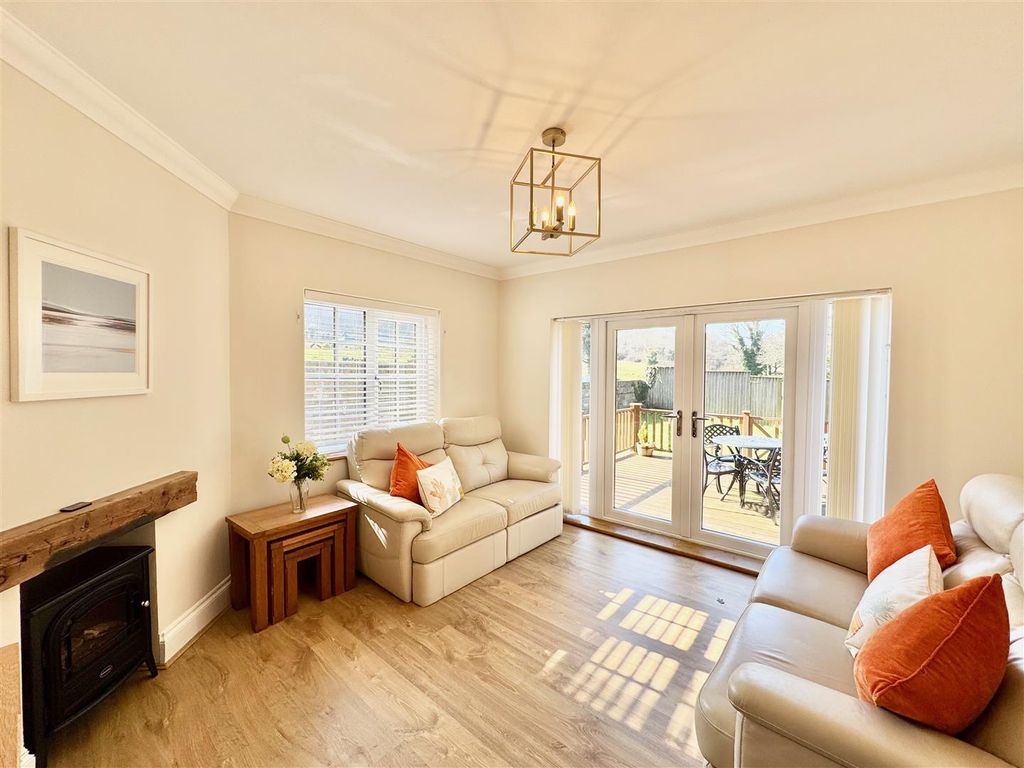 Property photo 2 of 26 Lounge