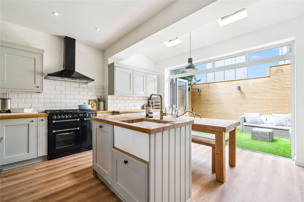 Property photo 2 of 9 Picture No. 29