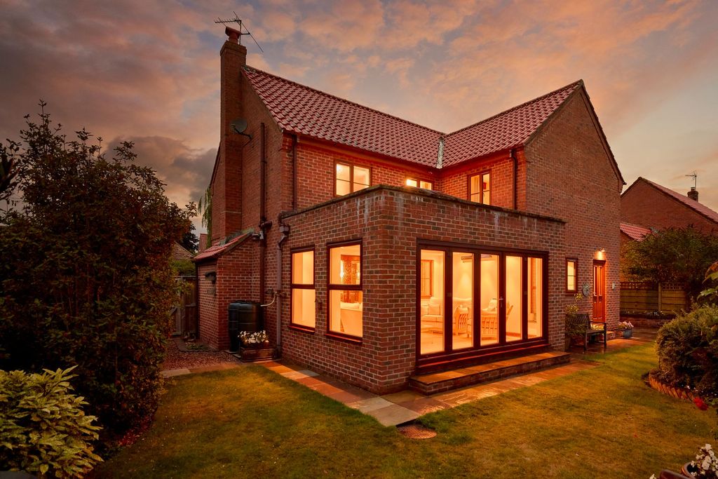 Property photo 2 of 52