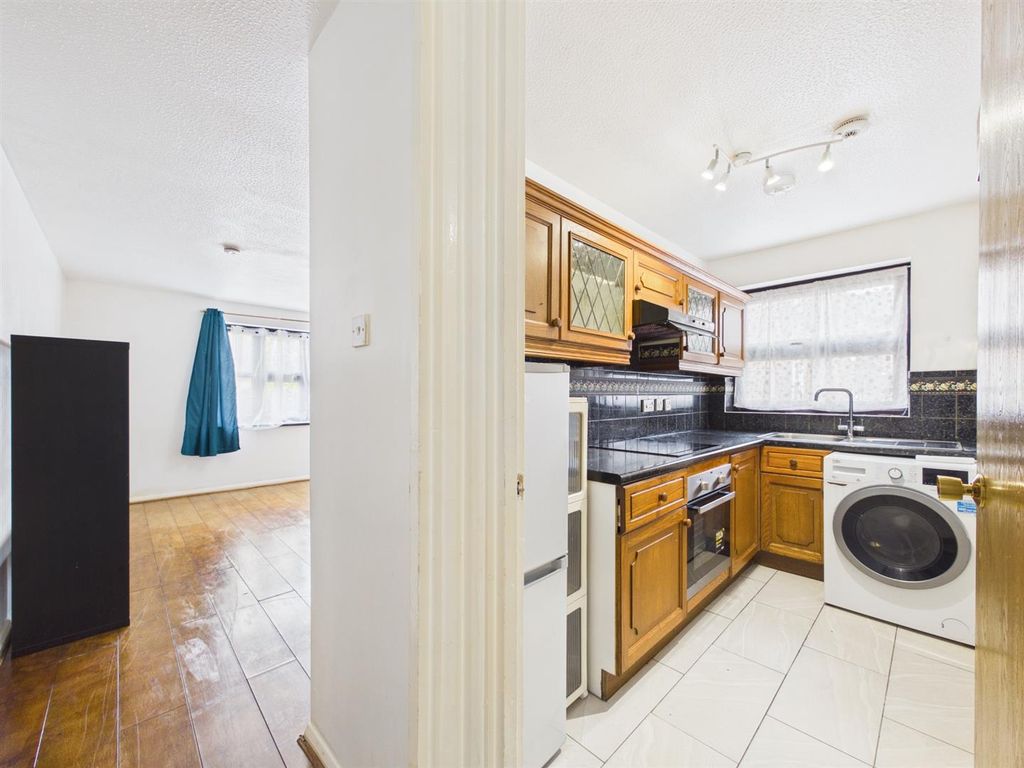 Property photo 3 of 17 Cam01358G0-Pr0240-Still003.Jpg