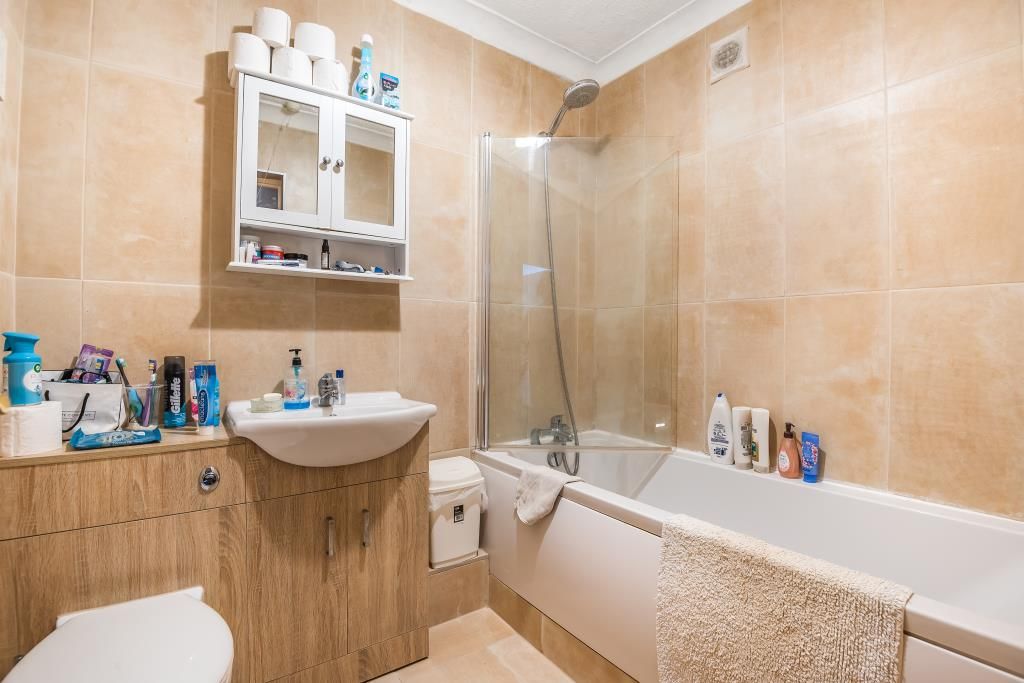 Property photo 3 of 11 Bathroom
