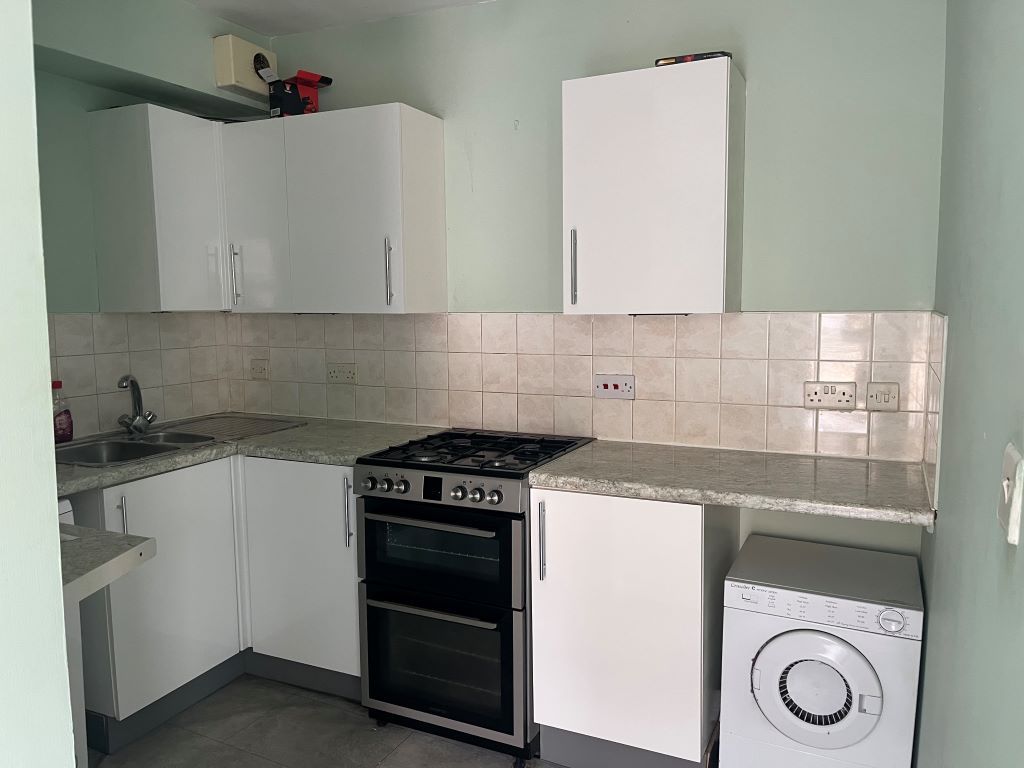 Property photo 3 of 7 Kitchen