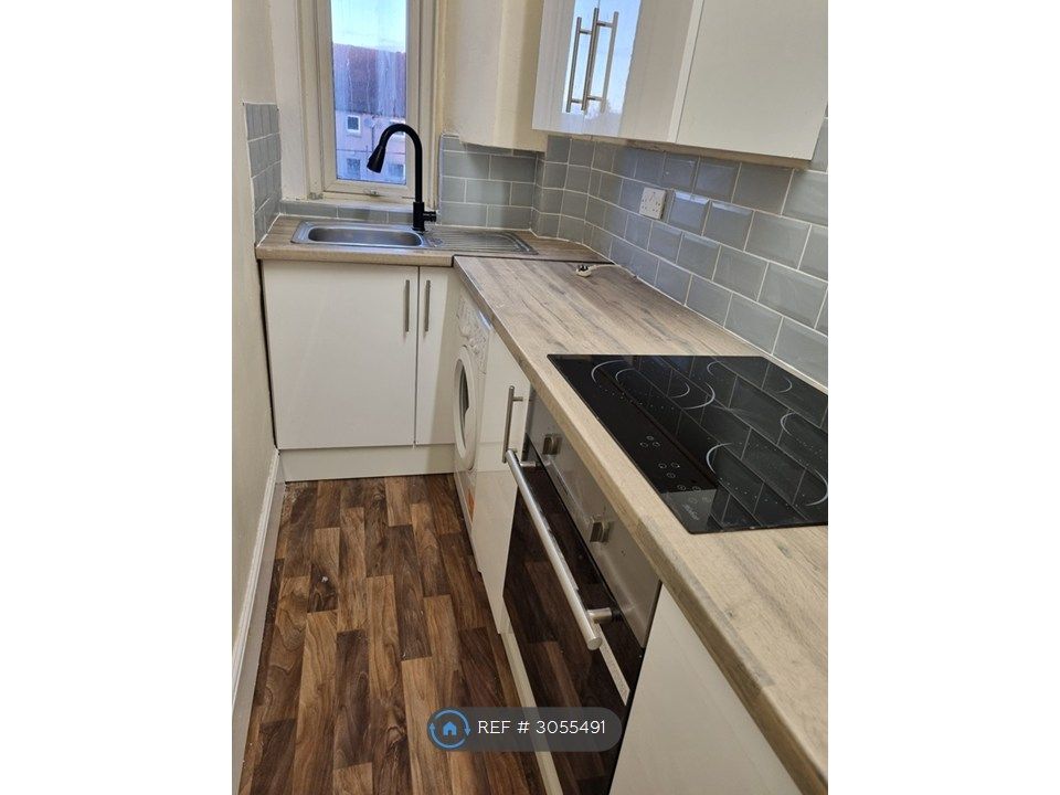 Property photo 1 of 7 Kitchen