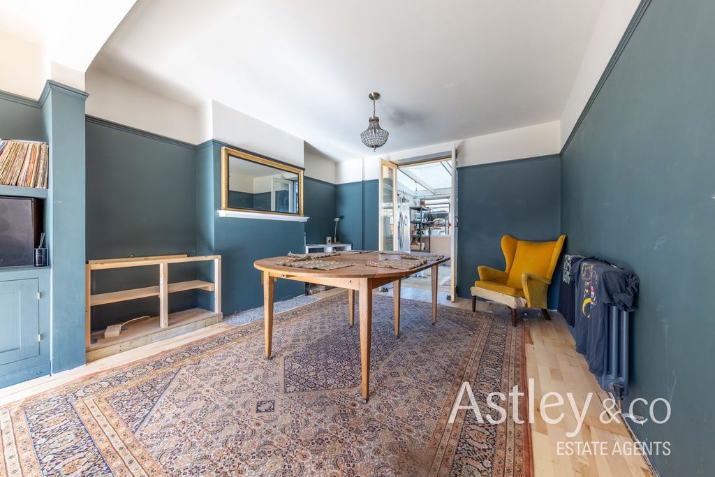 Property photo 3 of 16 Dining Room