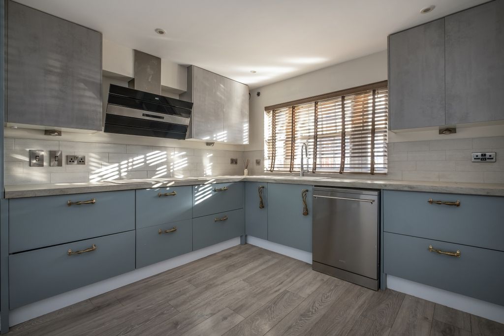 Property photo 3 of 12 26-Seaton-Close-0010