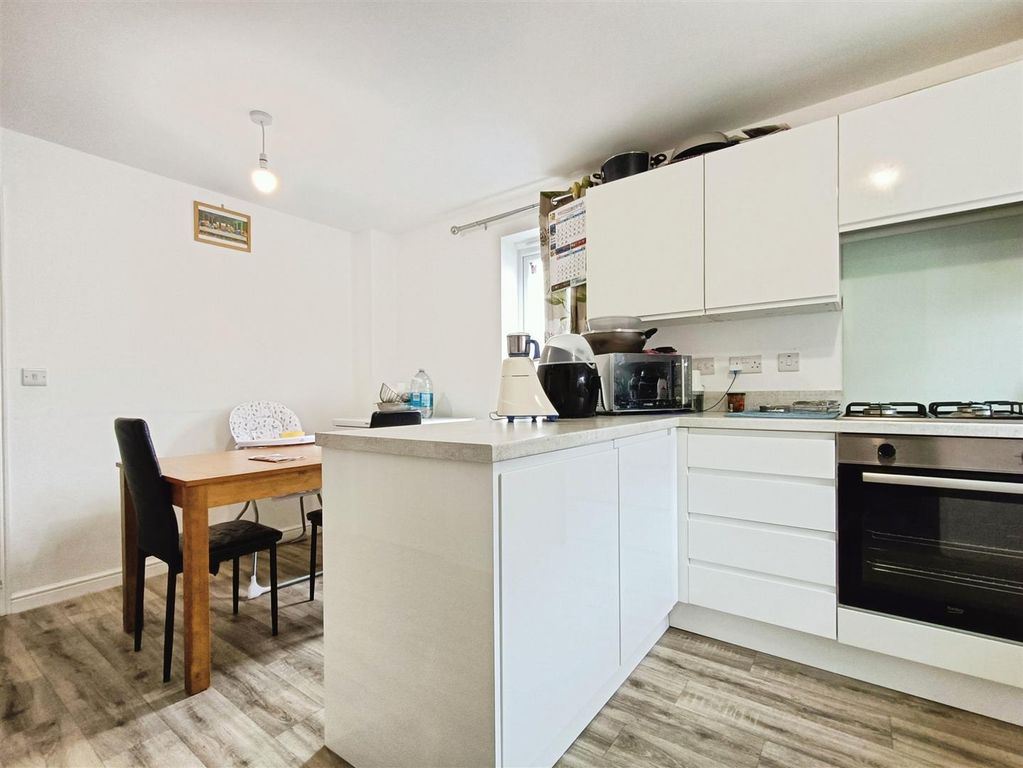 Property photo 3 of 19 c2A1c33c-1000083760.Jpg